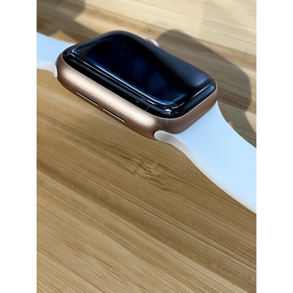 Apple Watch Gold Series 4 40mm GPS + Cell + 3 Bands + Charging Accessories - Picture 6 of 10